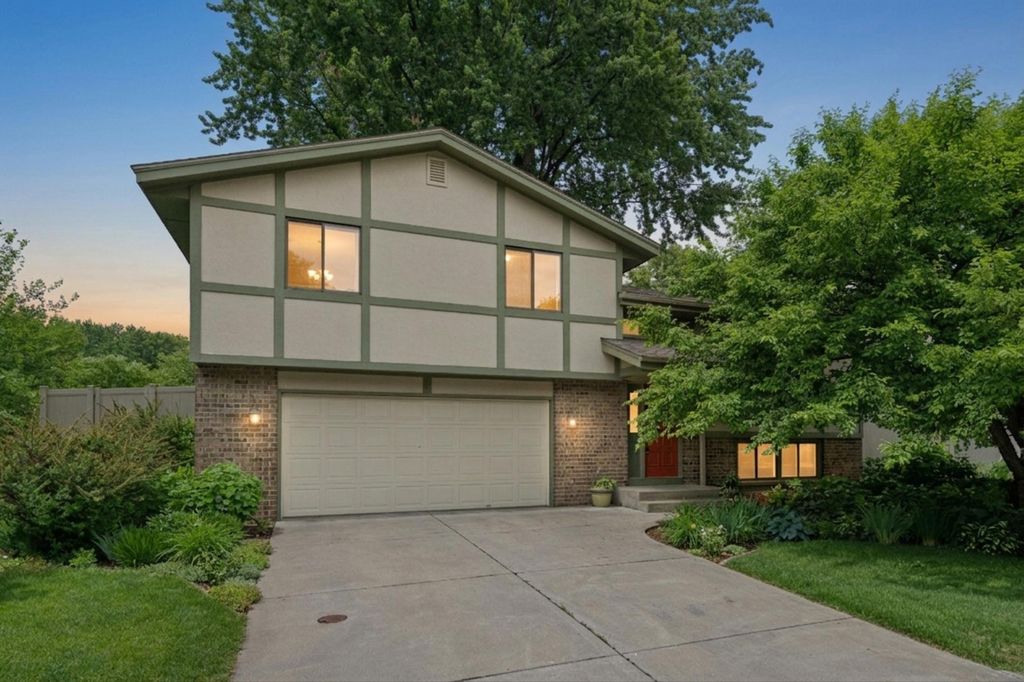 503 Laredo Lane, Chanhassen, MN 55317