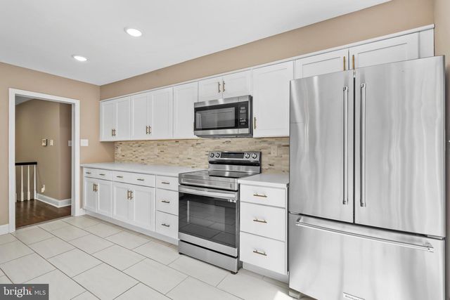 122 OXFORD PL, Mount Laurel, NJ 08054