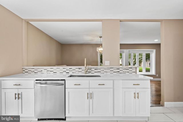 122 OXFORD PL, Mount Laurel, NJ 08054