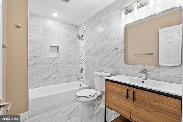 122 OXFORD PL, Mount Laurel, NJ 08054