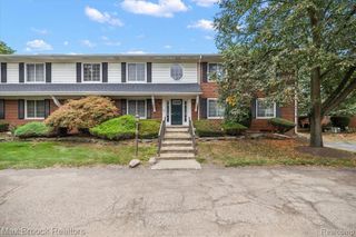 2449 Mulberry Square 31, Bloomfield Hills, MI 48302