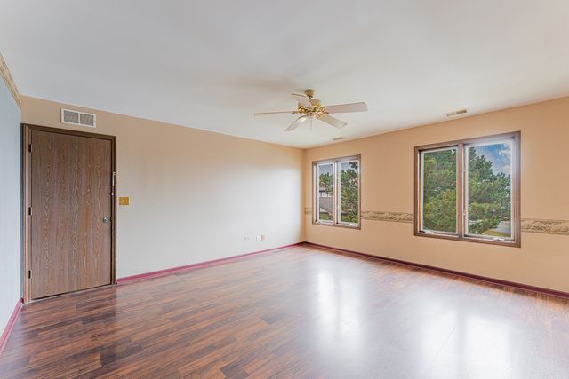 9724 W Creek Road B2, Palos Park, IL 60464