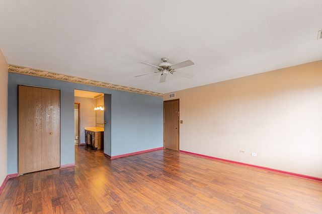 9724 W Creek Road B2, Palos Park, IL 60464