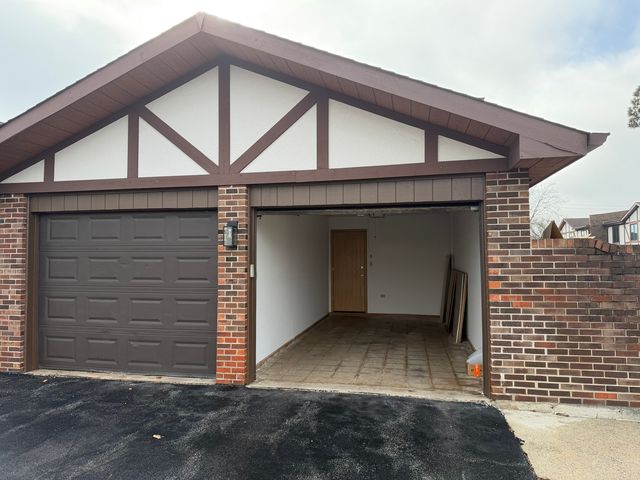 9724 W Creek Road B2, Palos Park, IL 60464