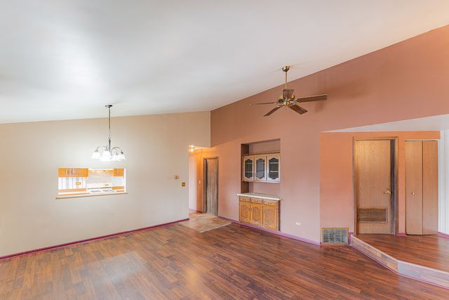 9724 W Creek Road B2, Palos Park, IL 60464