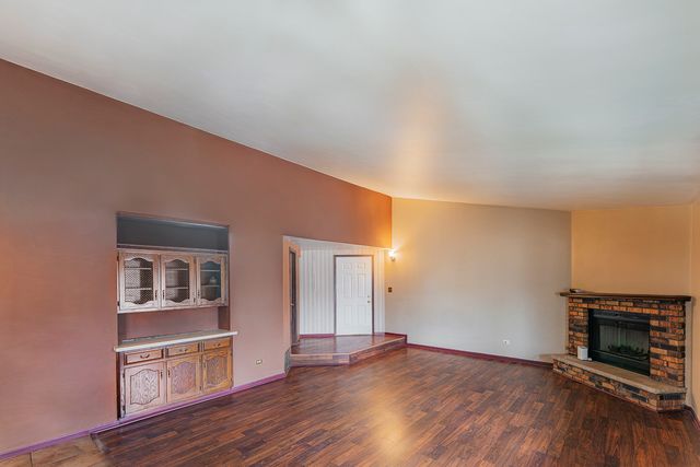 9724 W Creek Road B2, Palos Park, IL 60464