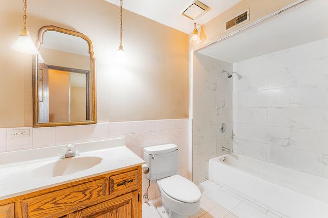 9724 W Creek Road B2, Palos Park, IL 60464