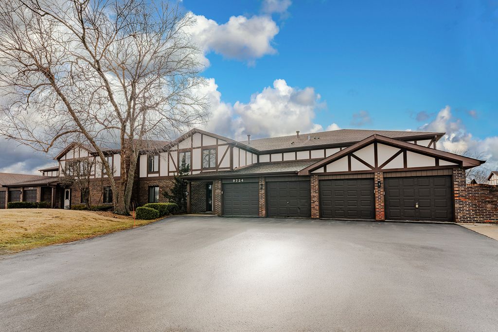 9724 W Creek Road B2, Palos Park, IL 60464