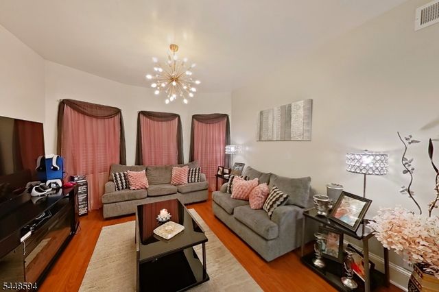 229 E 1St St, Clifton City, NJ 07011