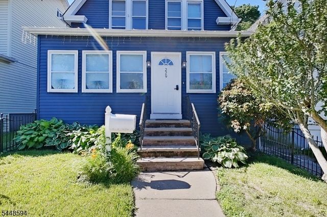 229 E 1St St, Clifton City, NJ 07011