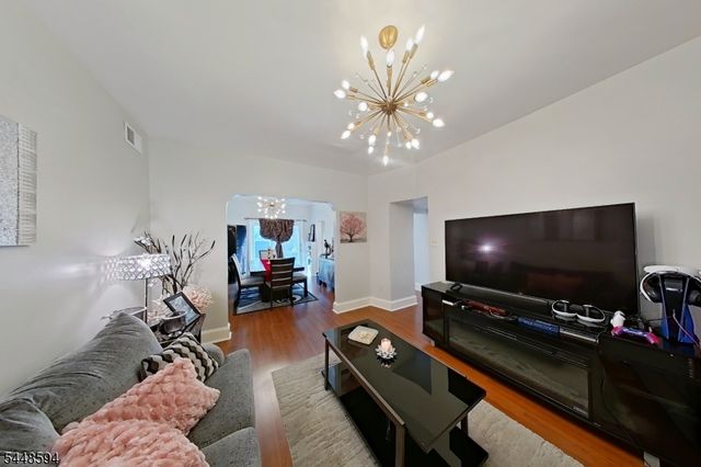229 E 1St St, Clifton City, NJ 07011
