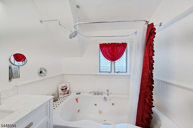 229 E 1St St, Clifton City, NJ 07011