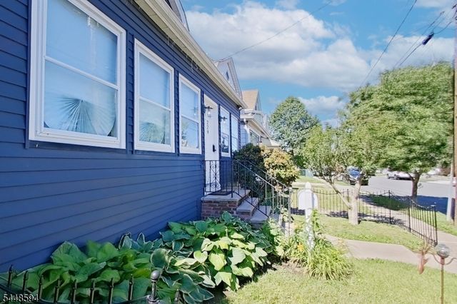 229 E 1St St, Clifton City, NJ 07011