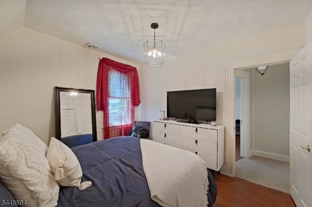 229 E 1St St, Clifton City, NJ 07011