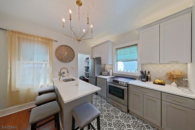 229 E 1St St, Clifton City, NJ 07011