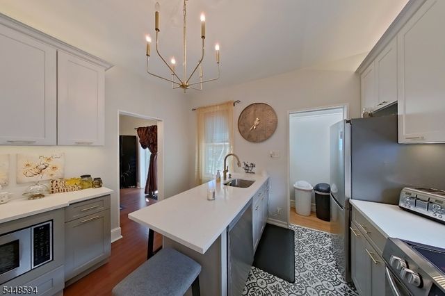 229 E 1St St, Clifton City, NJ 07011