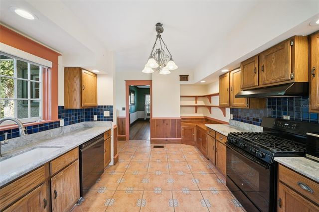 216 W MICHIGAN AVENUE, Deland, FL 32720