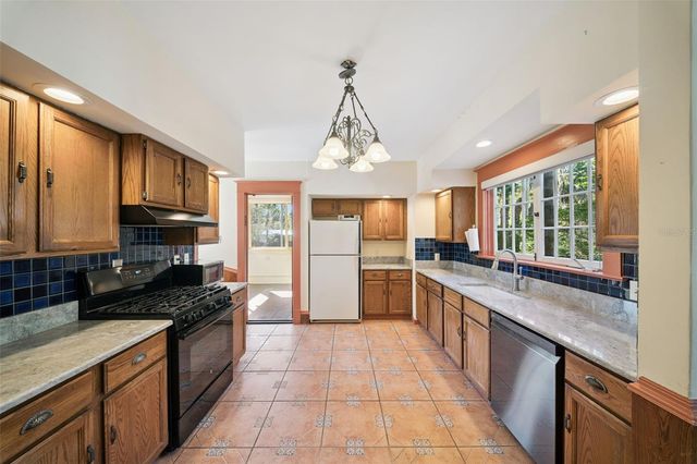 216 W MICHIGAN AVENUE, Deland, FL 32720