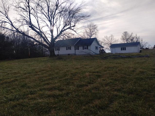 3936 W Sycamore Street, Carterville, IL 62918
