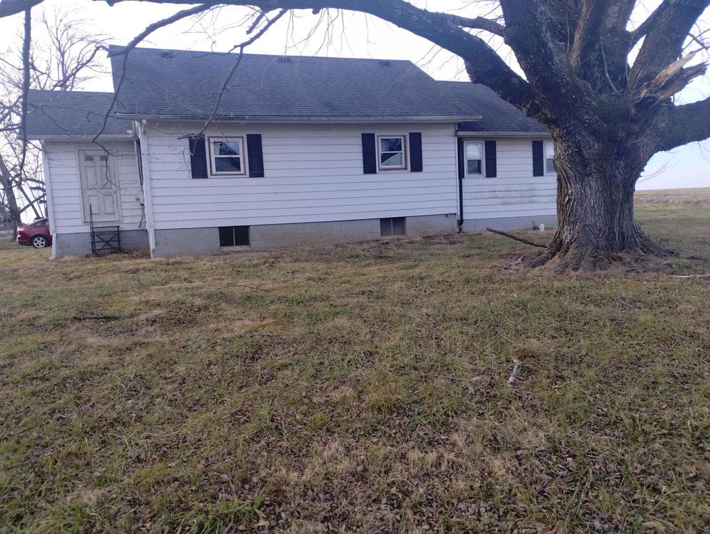3936 W Sycamore Street, Carterville, IL 62918