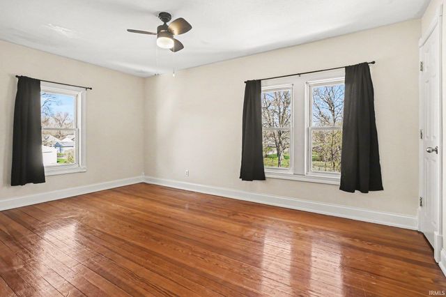 1736 Lincolnway W, Osceola, IN 46561