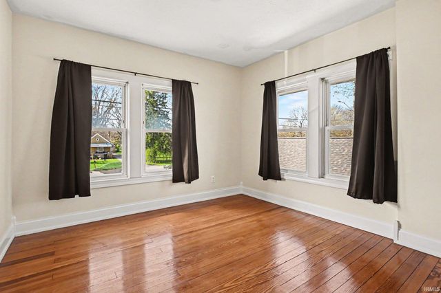 1736 Lincolnway W, Osceola, IN 46561