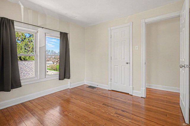 1736 Lincolnway W, Osceola, IN 46561