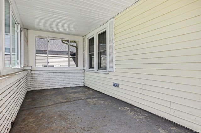 1736 Lincolnway W, Osceola, IN 46561