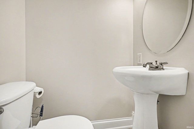 1736 Lincolnway W, Osceola, IN 46561