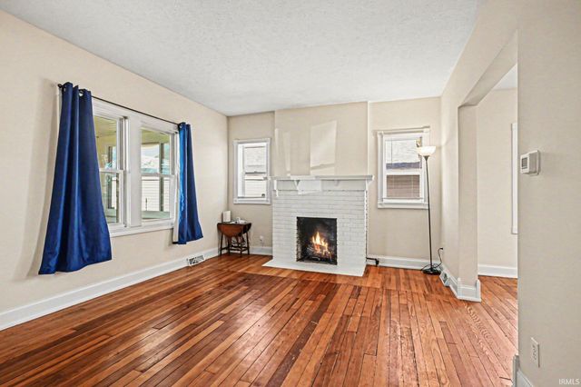 1736 Lincolnway W, Osceola, IN 46561