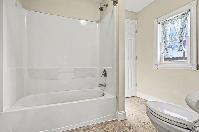 1736 Lincolnway W, Osceola, IN 46561