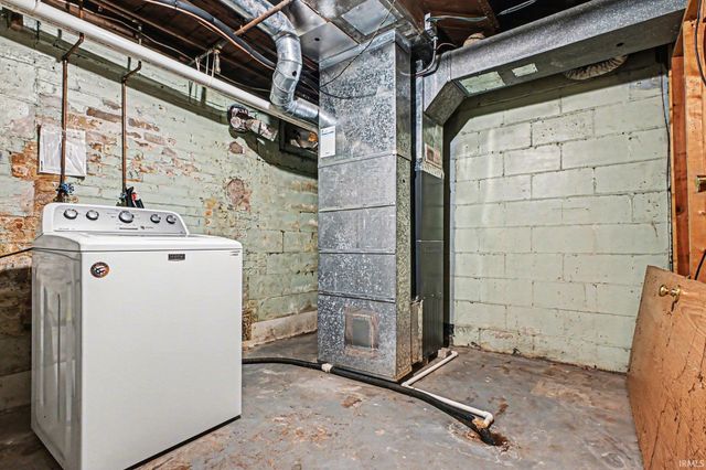 1736 Lincolnway W, Osceola, IN 46561