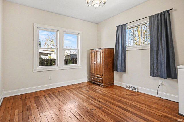 1736 Lincolnway W, Osceola, IN 46561