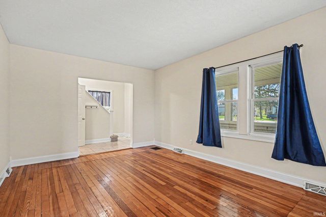 1736 Lincolnway W, Osceola, IN 46561