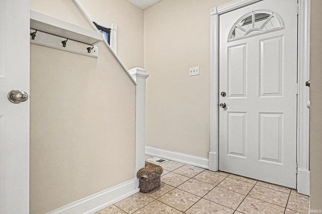 1736 Lincolnway W, Osceola, IN 46561