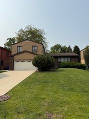 2952 Briarwood Drive, Mount Prospect, IL 60056