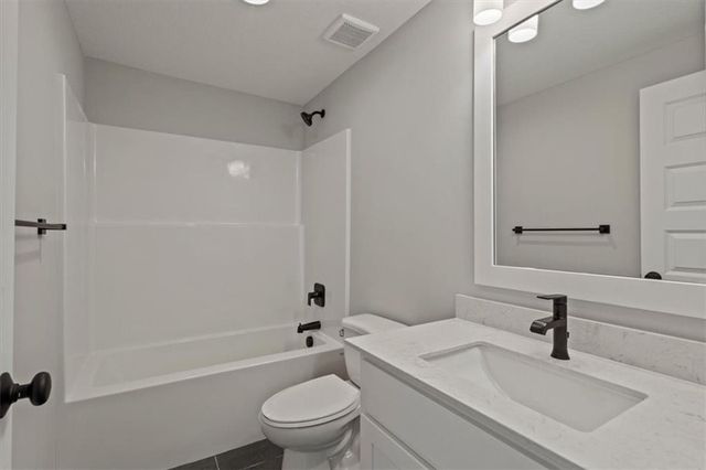 4446 Tee Box Drive, Basehor, KS 66007