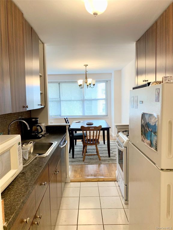 17-85 215 Street 1R, Bayside, NY 11360 — photo 4