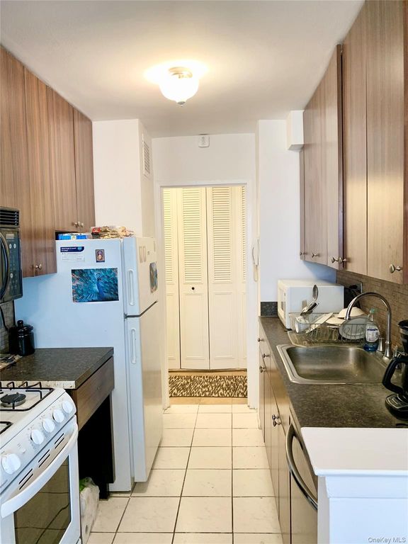 17-85 215 Street 1R, Bayside, NY 11360 — photo 5
