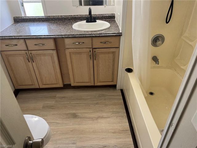 8000 Breeze DR, North Fort Myers, FL 33917