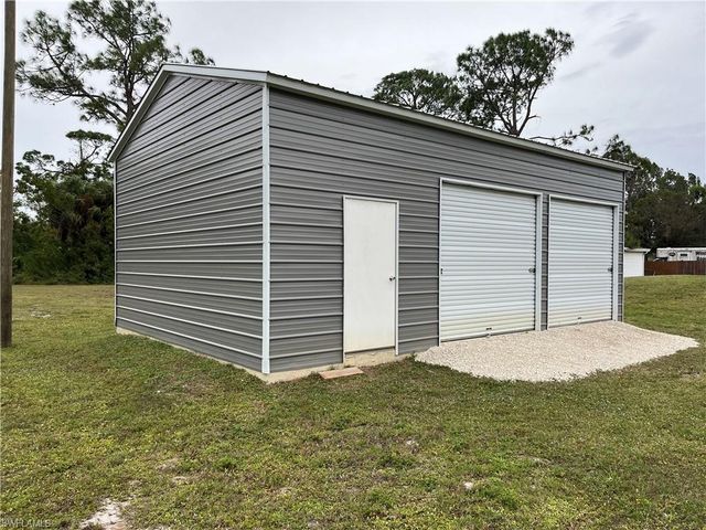 8000 Breeze DR, North Fort Myers, FL 33917