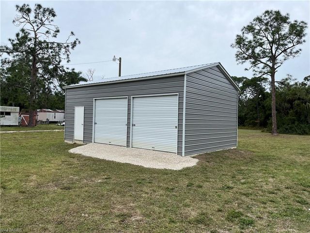 8000 Breeze DR, North Fort Myers, FL 33917