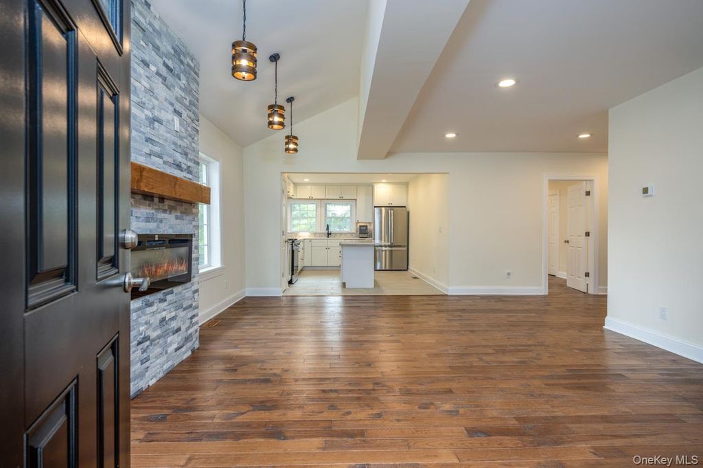 16 Wayne Avenue, Fort Montgomery, NY 10922 — photo 2
