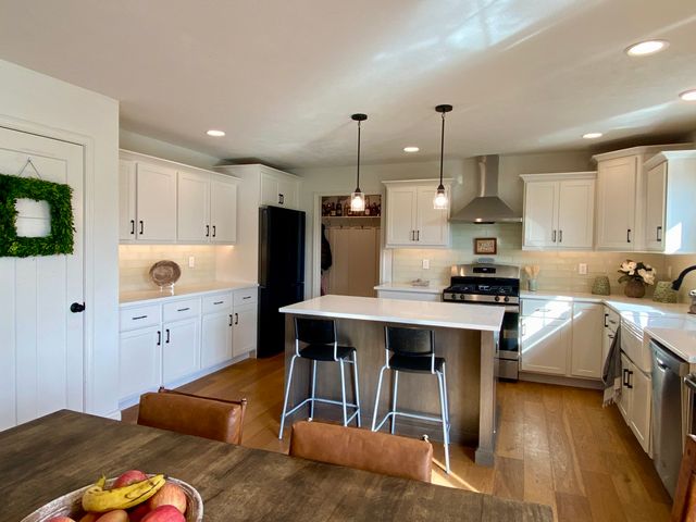 718 Cole Lane, Mahomet, IL 61853