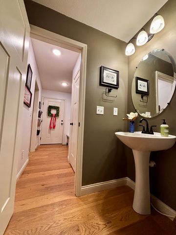 718 Cole Lane, Mahomet, IL 61853