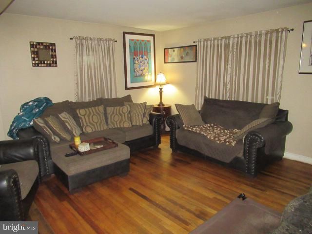 281 BARNSLEY AVE, Morrisville, PA 19067