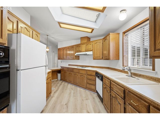 1699 N TERRY St 152, Eugene, OR 97402