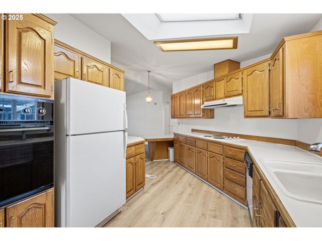 1699 N TERRY St 152, Eugene, OR 97402