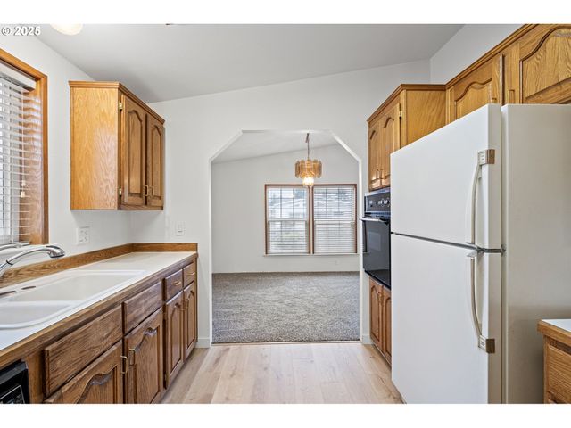 1699 N TERRY St 152, Eugene, OR 97402