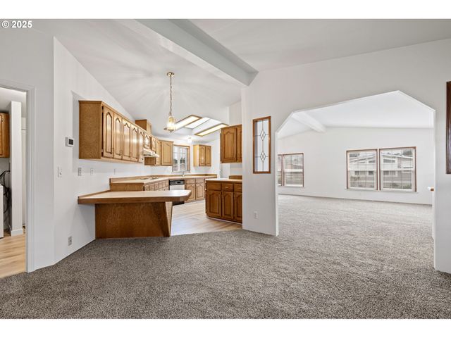 1699 N TERRY St 152, Eugene, OR 97402